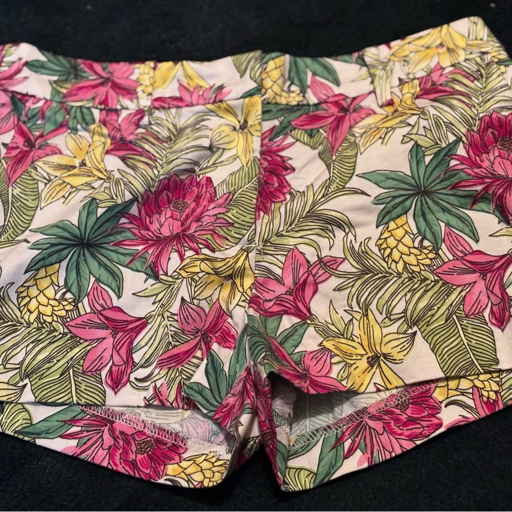 Floral Tropical  Shorts H&M Size 2 Tropical Dreams Ready For Warm Weather Size 2